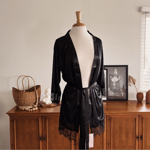 BLACK LACE TRIM DAINTY ROBE #0336 - Picture 10 of 11